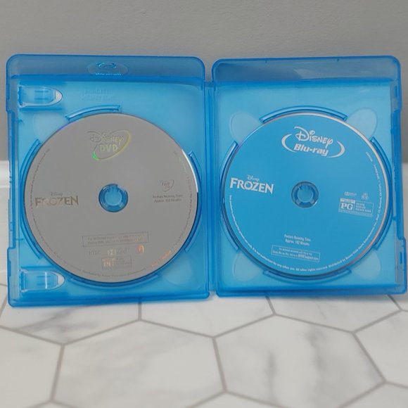 Disney's FROZEN and TINKERBELL: LEGEND OF THE NEVERBEAST Blu-Ray + 4 DVD Set - Picture 5 of 7